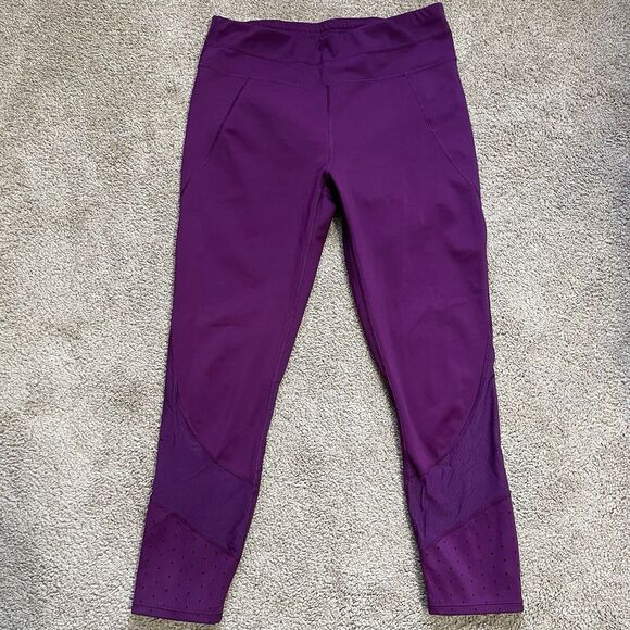 Athleta Maroon Sonar Laser Cut Mesh Capri Leggings - Size Medium T - Picture 3 of 8